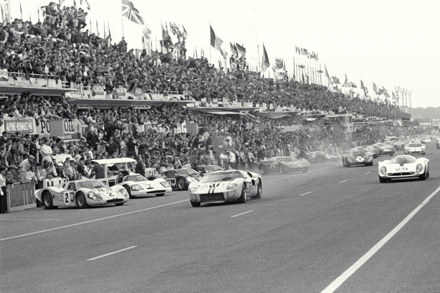  Ford GT40 (Mk II) 1965 года  (фото 6 из 118)